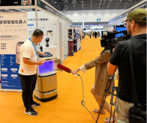 焕新品牌动能，擎朗W3 Pro亮相