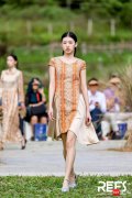 时尚元素与传统黎锦的绝妙碰