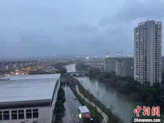 “隔天如换季”多地降温 冷空