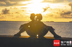 夜幕缓缓落下 海口湾两岸的灯