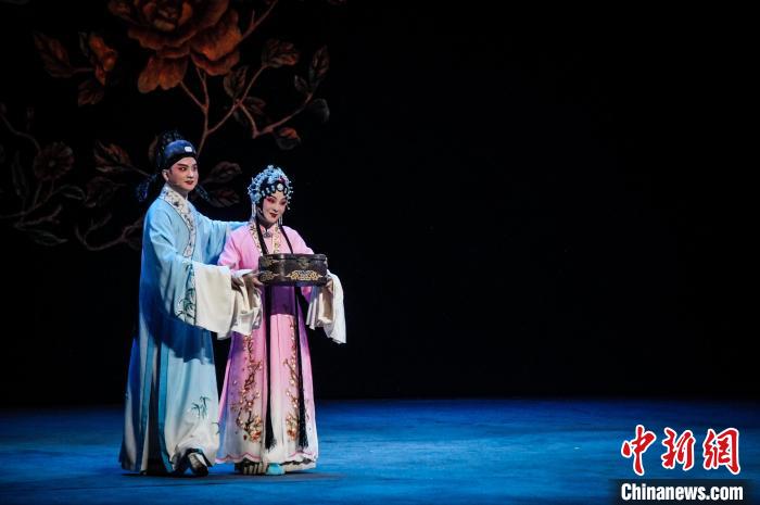 黄梅戏《罗帕记》与《天仙配》《女驸马》齐名，被誉为黄梅戏“三绝” 