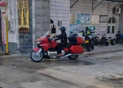 魏建军骑上了长城首款摩托车