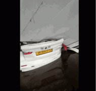 印度最大国际机场屋顶因暴雨