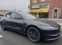 马斯克确认Robotaxi跳票：需要