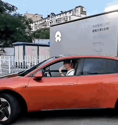蔚来首款900V车型已下线！对标Model Y 还有冰箱彩电大沙发